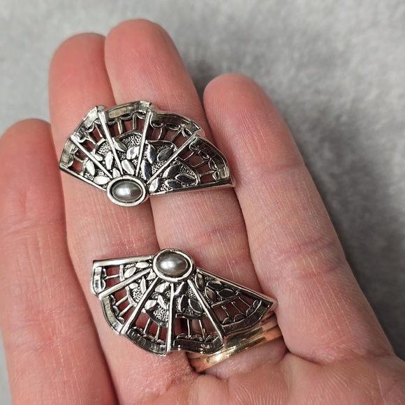 Vintage Avon Moonlight Lace Earrings - Picture 3 of 3